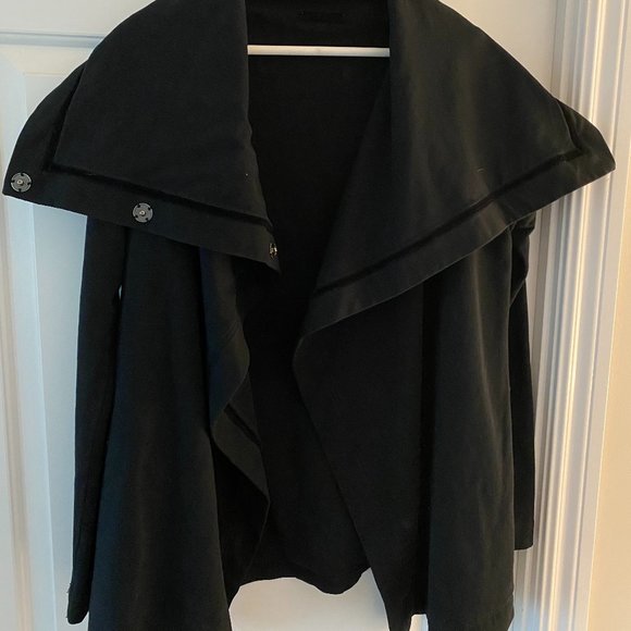 Lululemon Button Up Cape - Picture 1 of 5